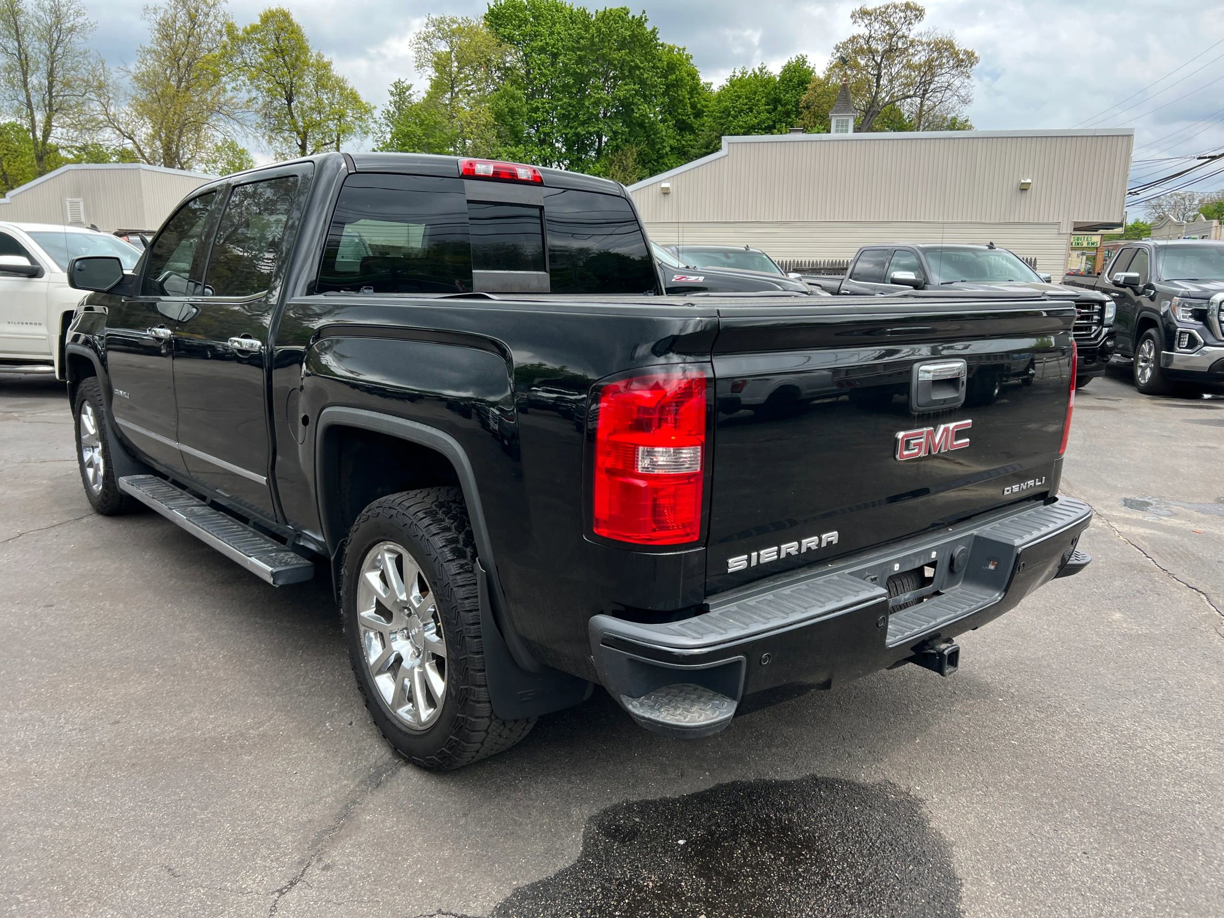 Used 2014 GMC Sierra 1500 Denali w/ Driver Alert Package AWD/4WD image 3