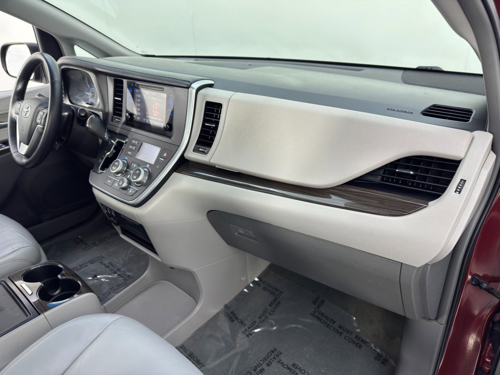 Used 2016 Toyota Sienna XLE FWD image 14