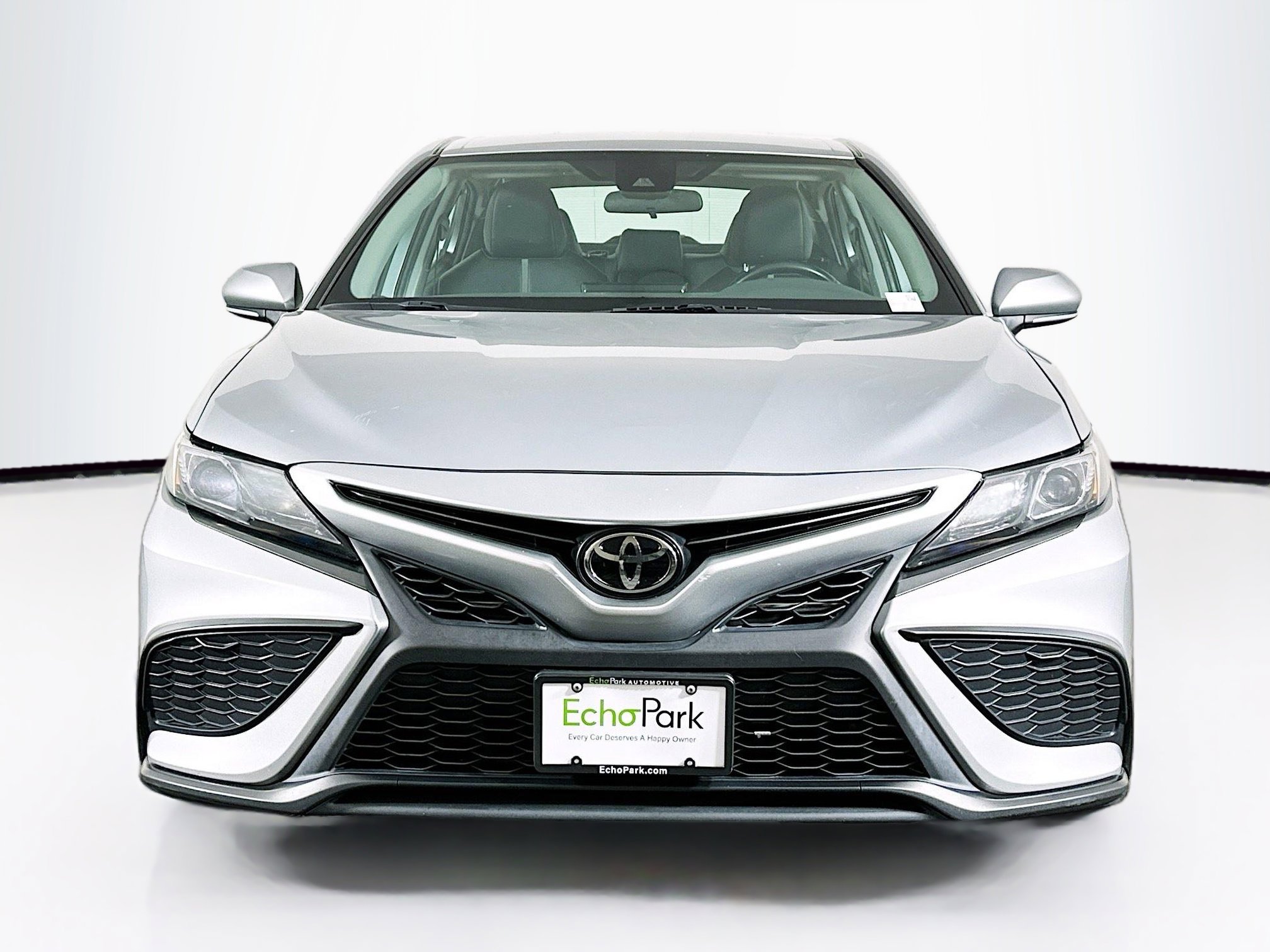 Used 2023 Toyota Camry SE FWD image 2