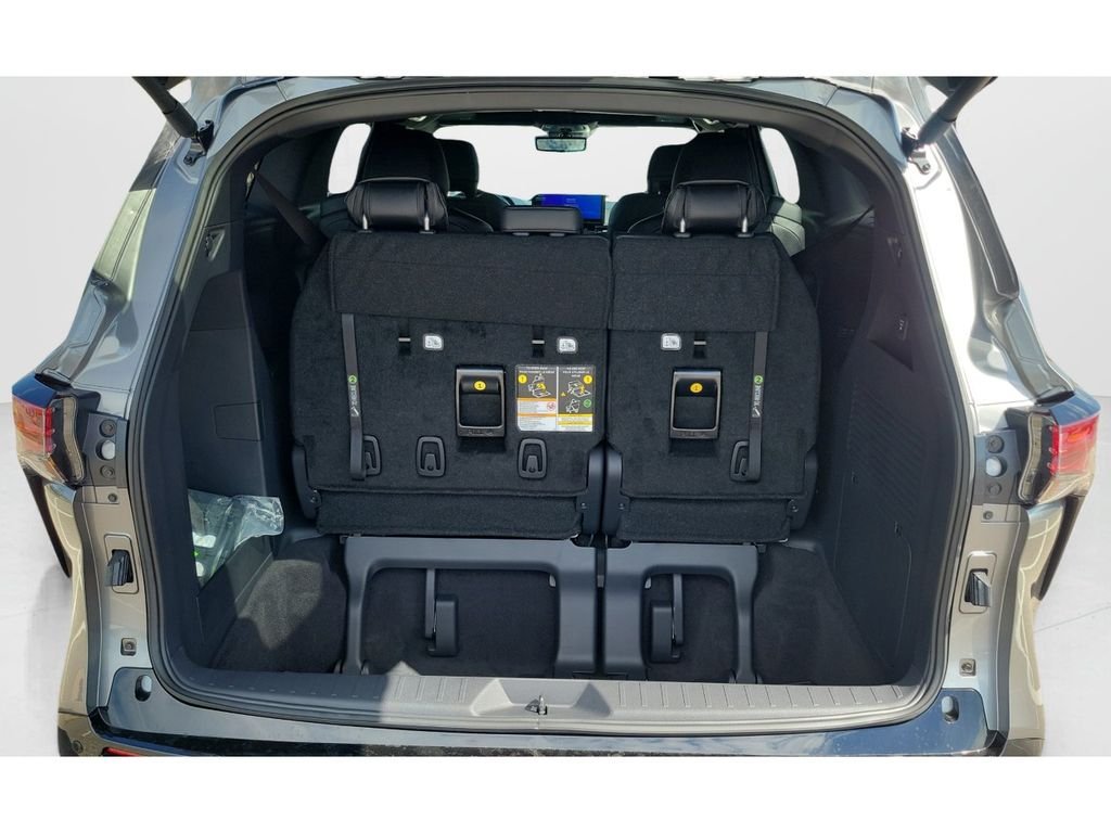 New 2026 Toyota Sienna Limited FWD image 9