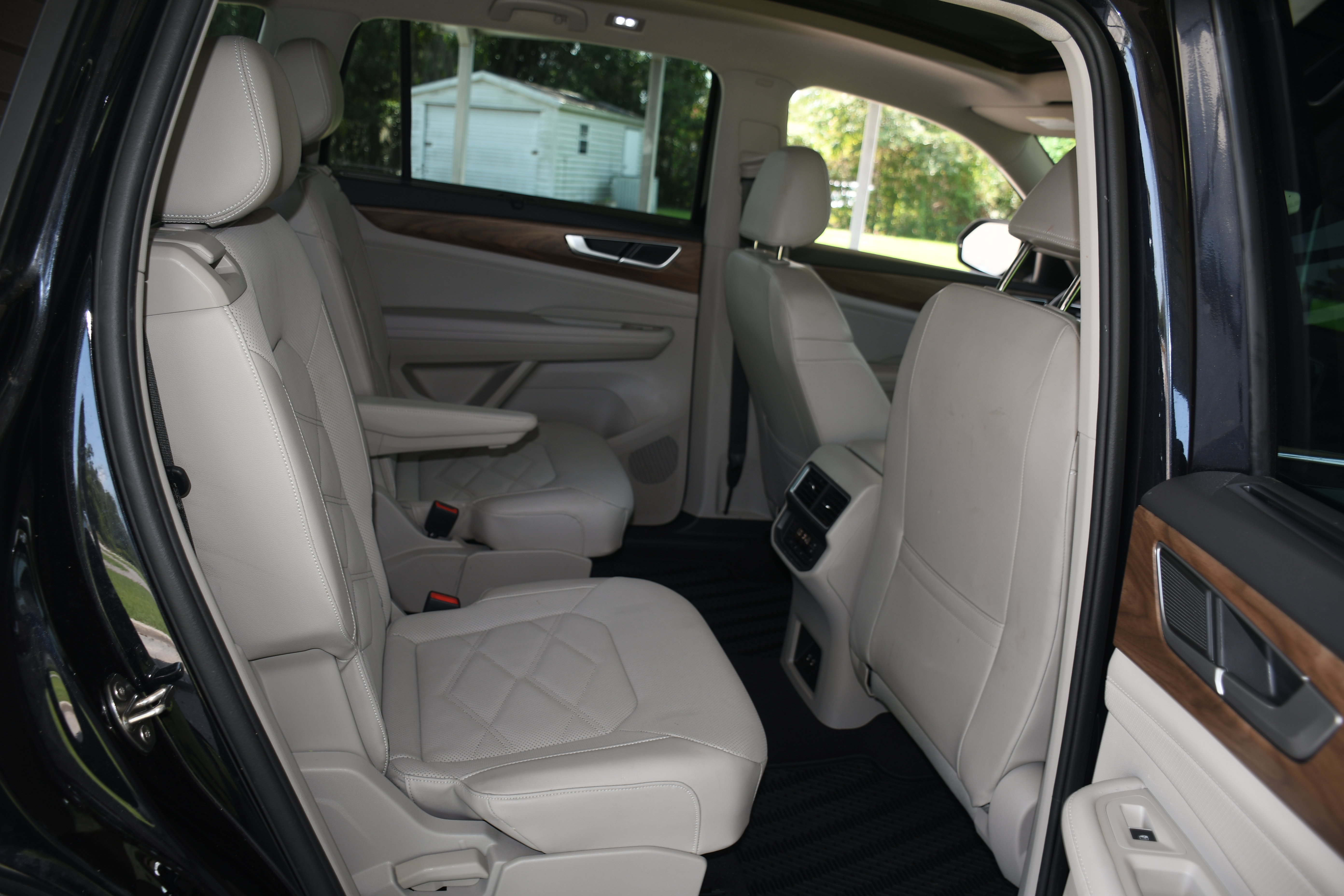 Used 2024 Volkswagen Atlas SE FWD image 19
