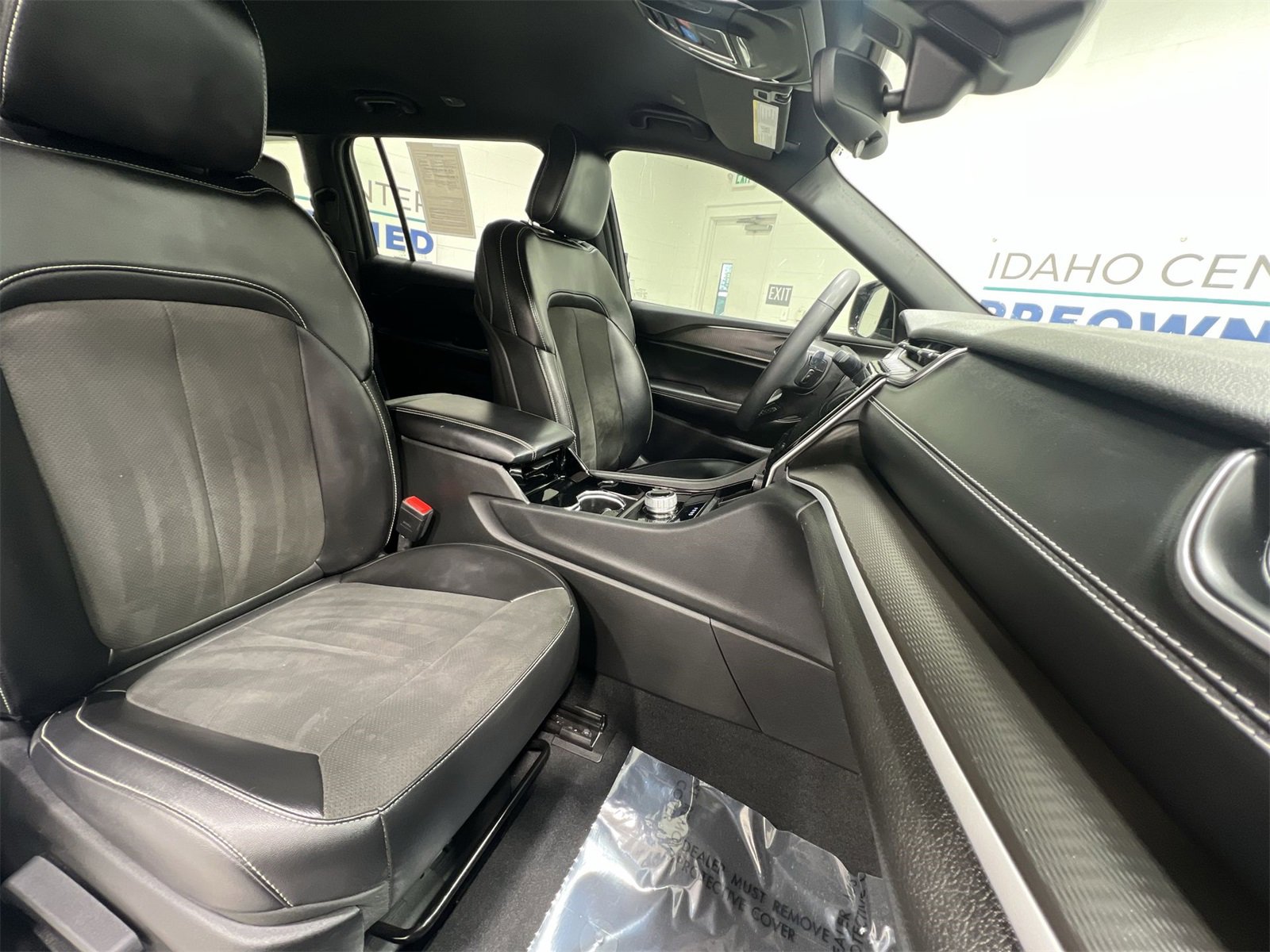 Used 2023 Jeep Grand Cherokee L Laredo image 24