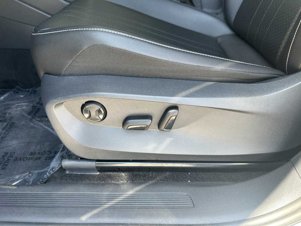 Used 2022 Volkswagen Tiguan SE w/ Panoramic Sunroof Package image 32