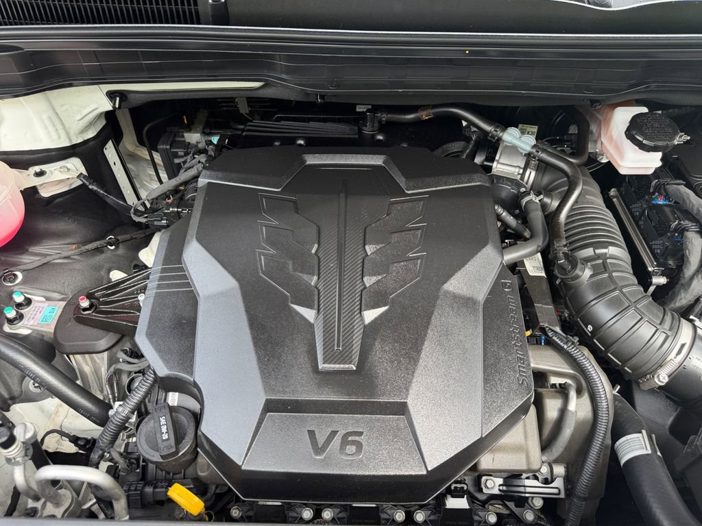 Used 2024 Kia Carnival EX FWD image 20