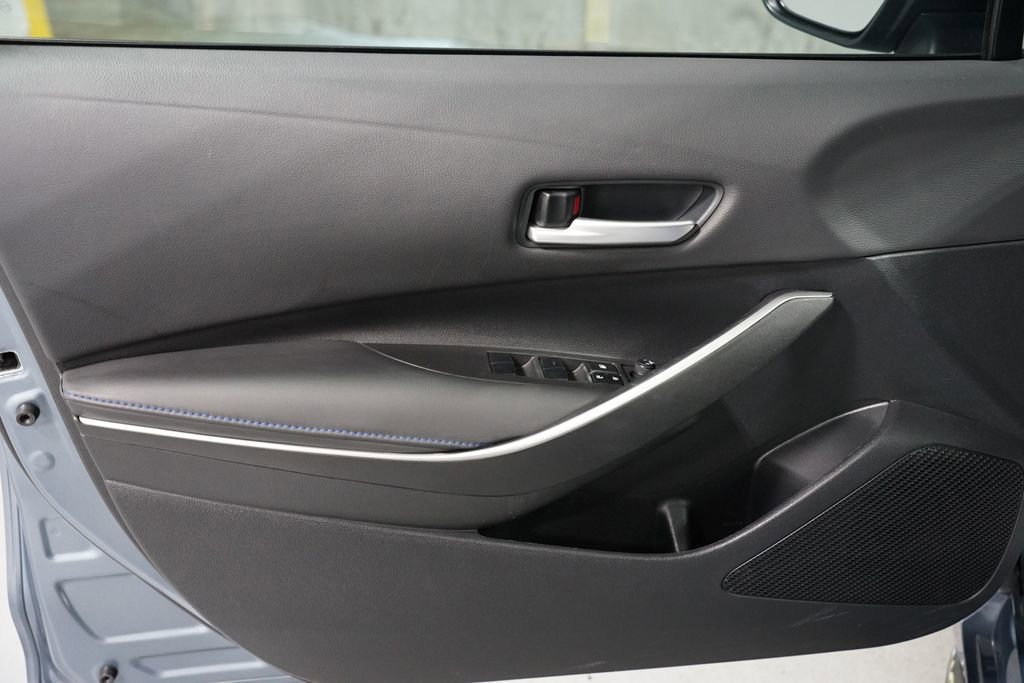 Used 2022 Toyota Corolla SE w/ SE Premium Package image 30