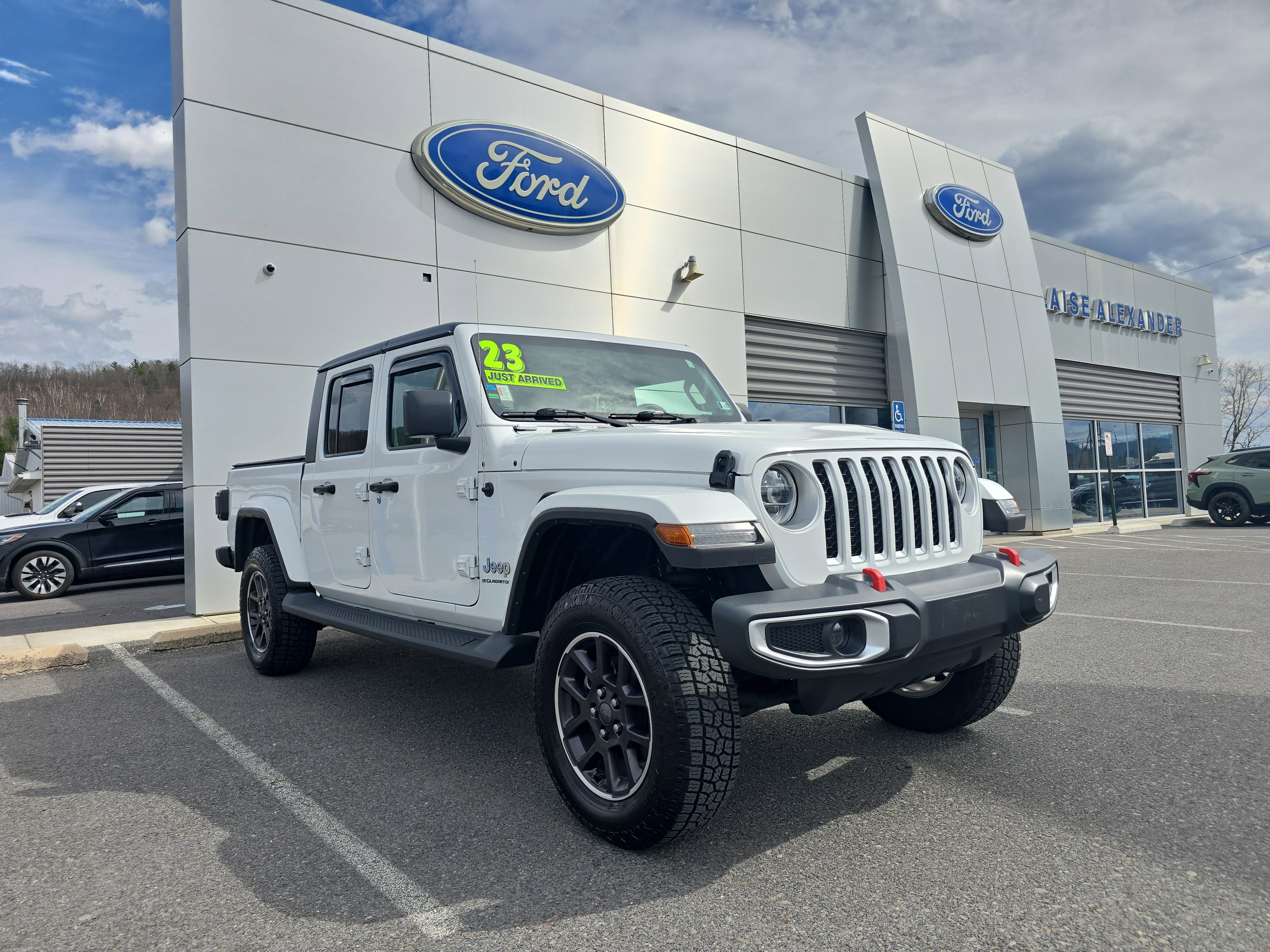 Used 2023 Jeep Gladiator Overland w/ Cold Weather Group