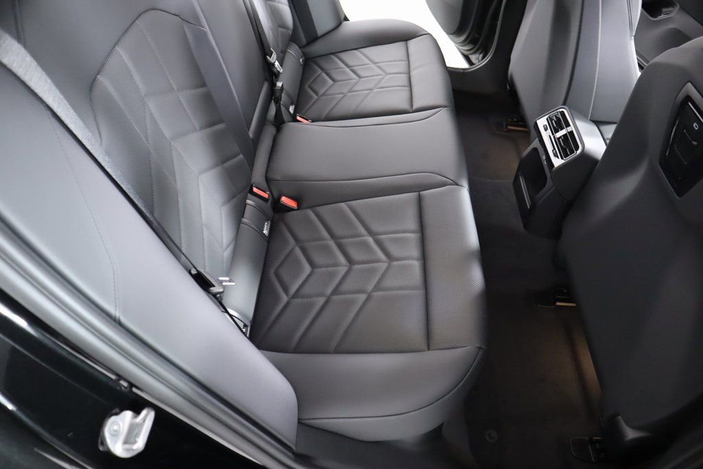 New 2025 BMW 530i xDrive w/ M Sport Package AWD/4WD image 15