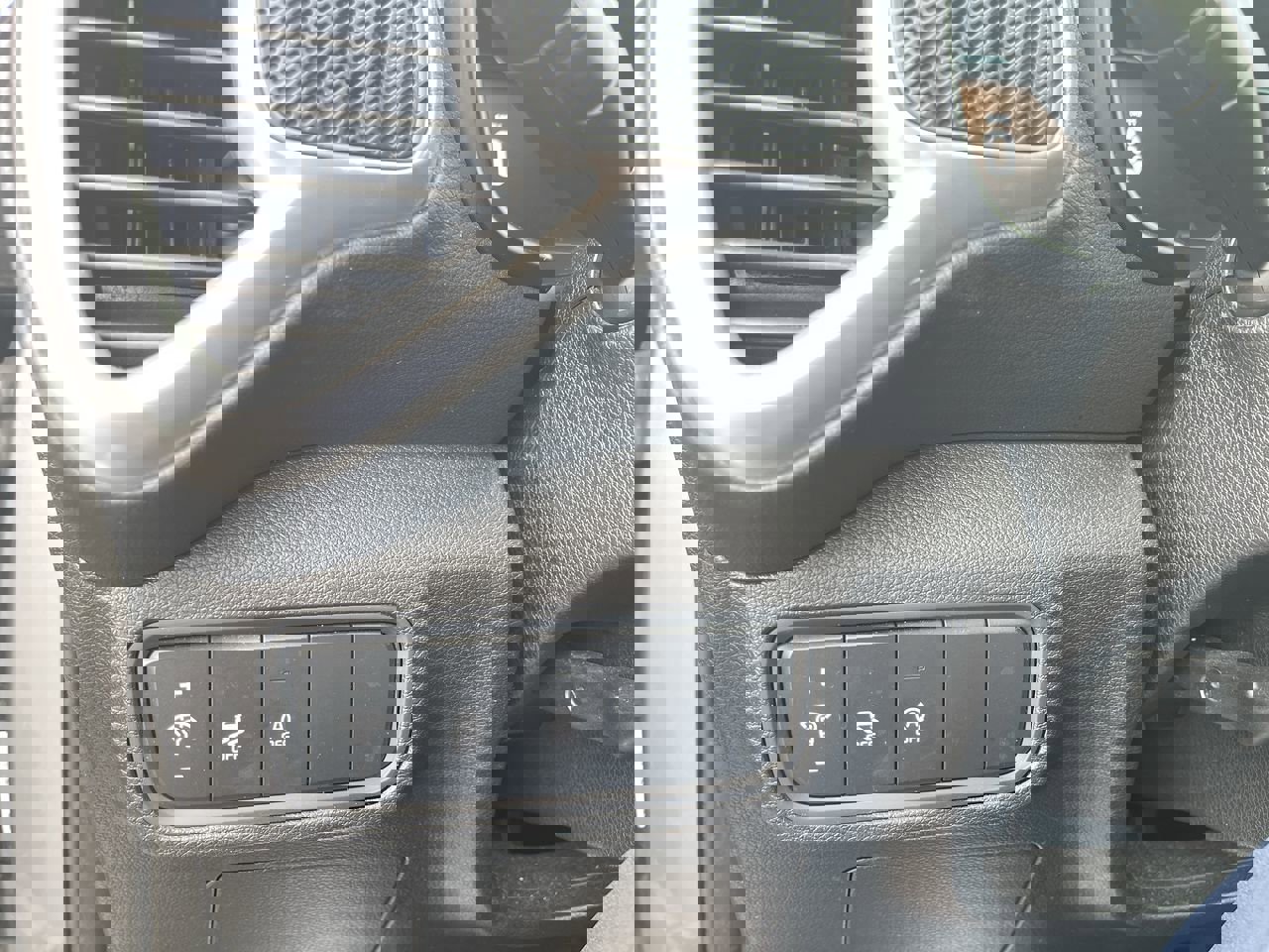 Used 2023 Kia Soul LX w/ Option Group 015 FWD image 17