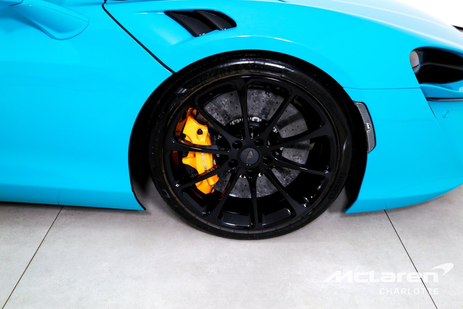 Used 2025 McLaren Artura Spider RWD image 24
