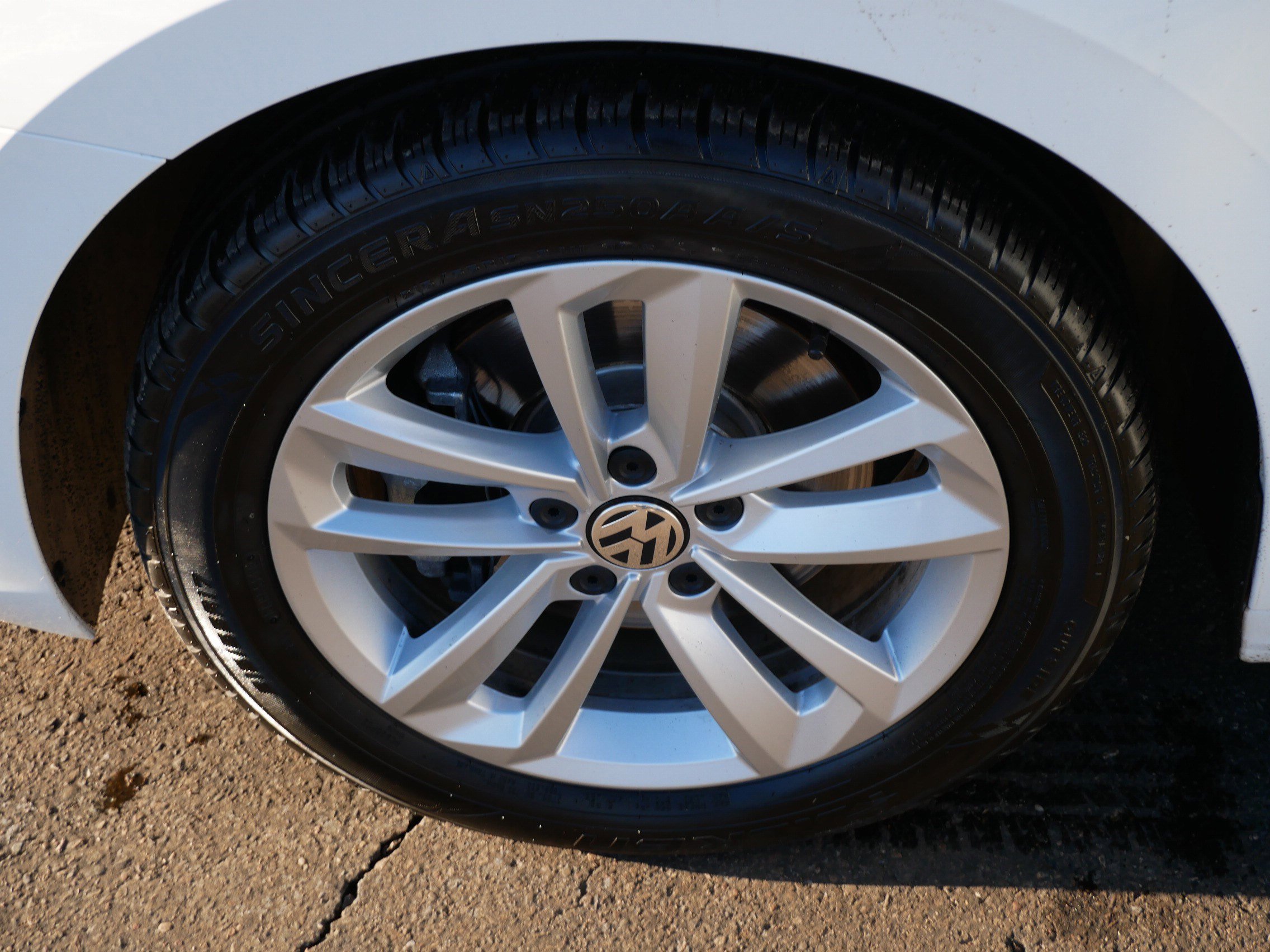 Certified 2020 Volkswagen Passat 2.0T SE w/ Sunroof Package image 15