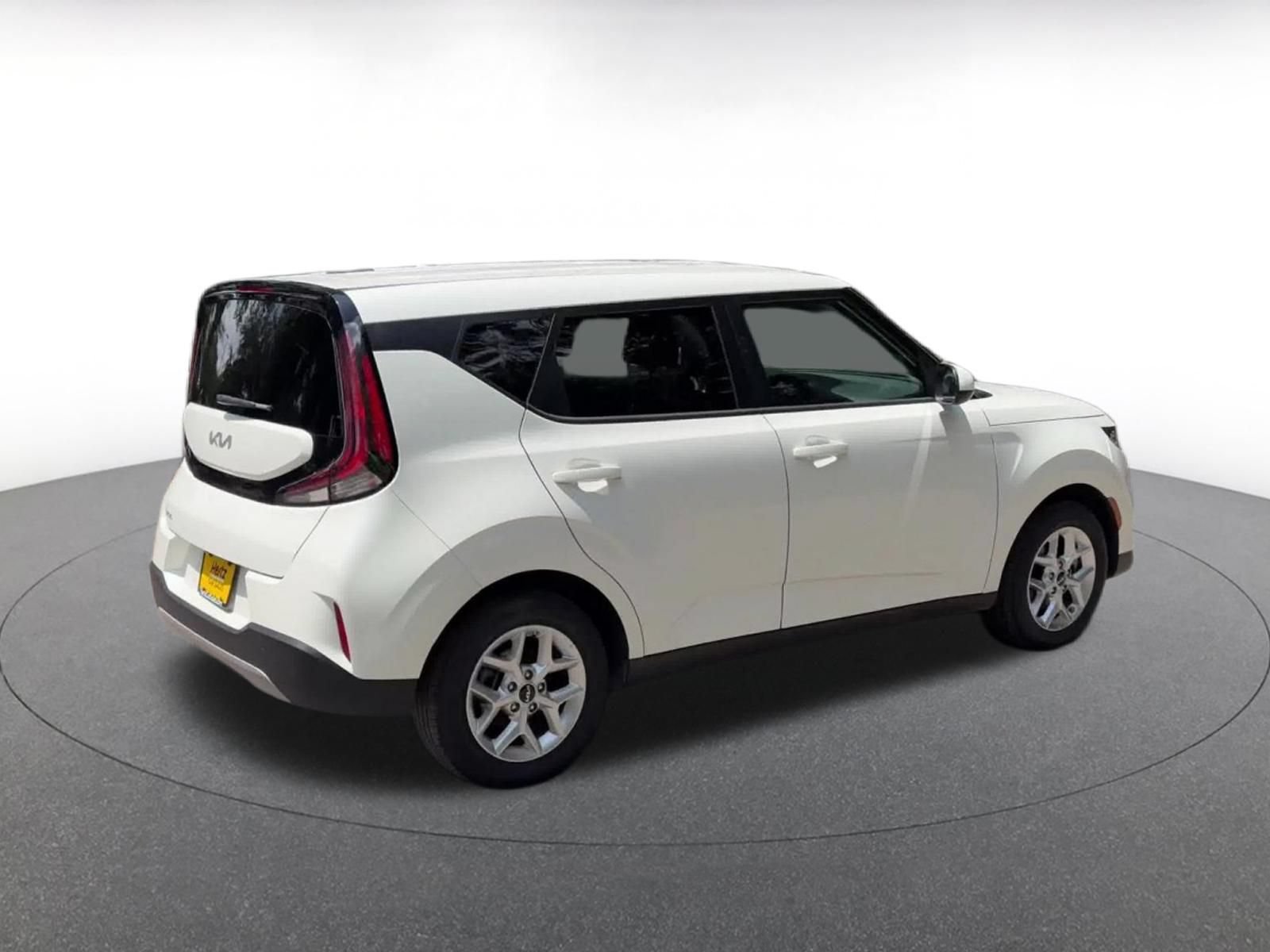 Used 2025 Kia Soul LX w/ LX Technology Package FWD image 13