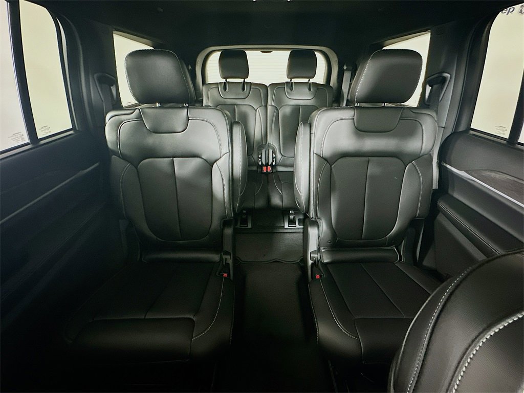 New 2025 Jeep Grand Cherokee L Limited w/ Luxury Tech Group II image 10