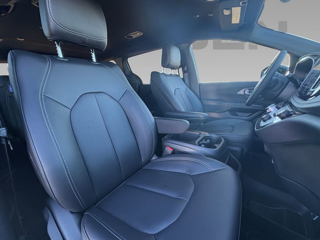 New 2026 Chrysler Pacifica Select image 10