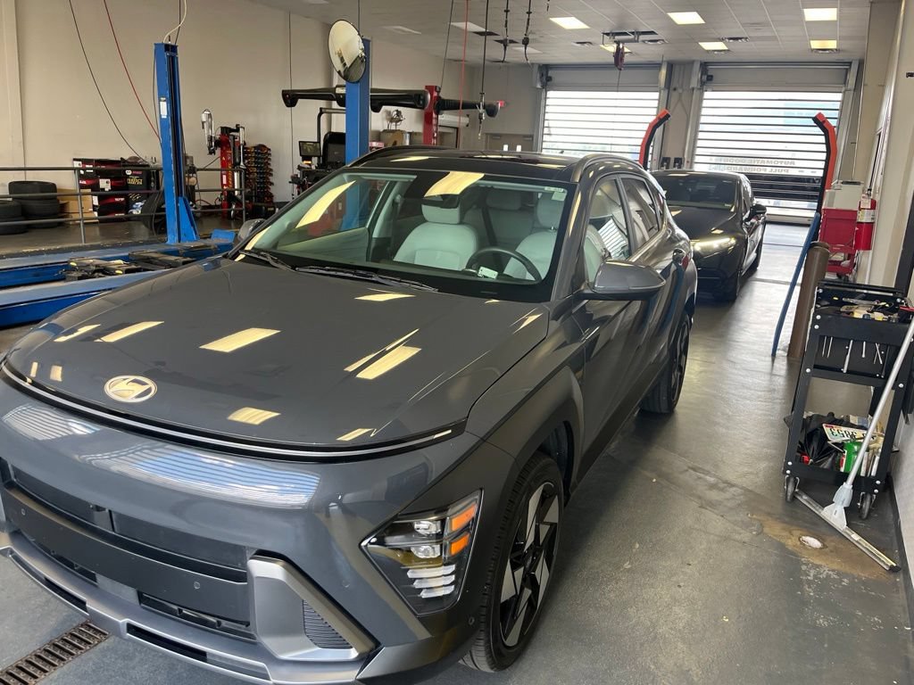 Certified 2024 Hyundai Kona Limited AWD/4WD image 2