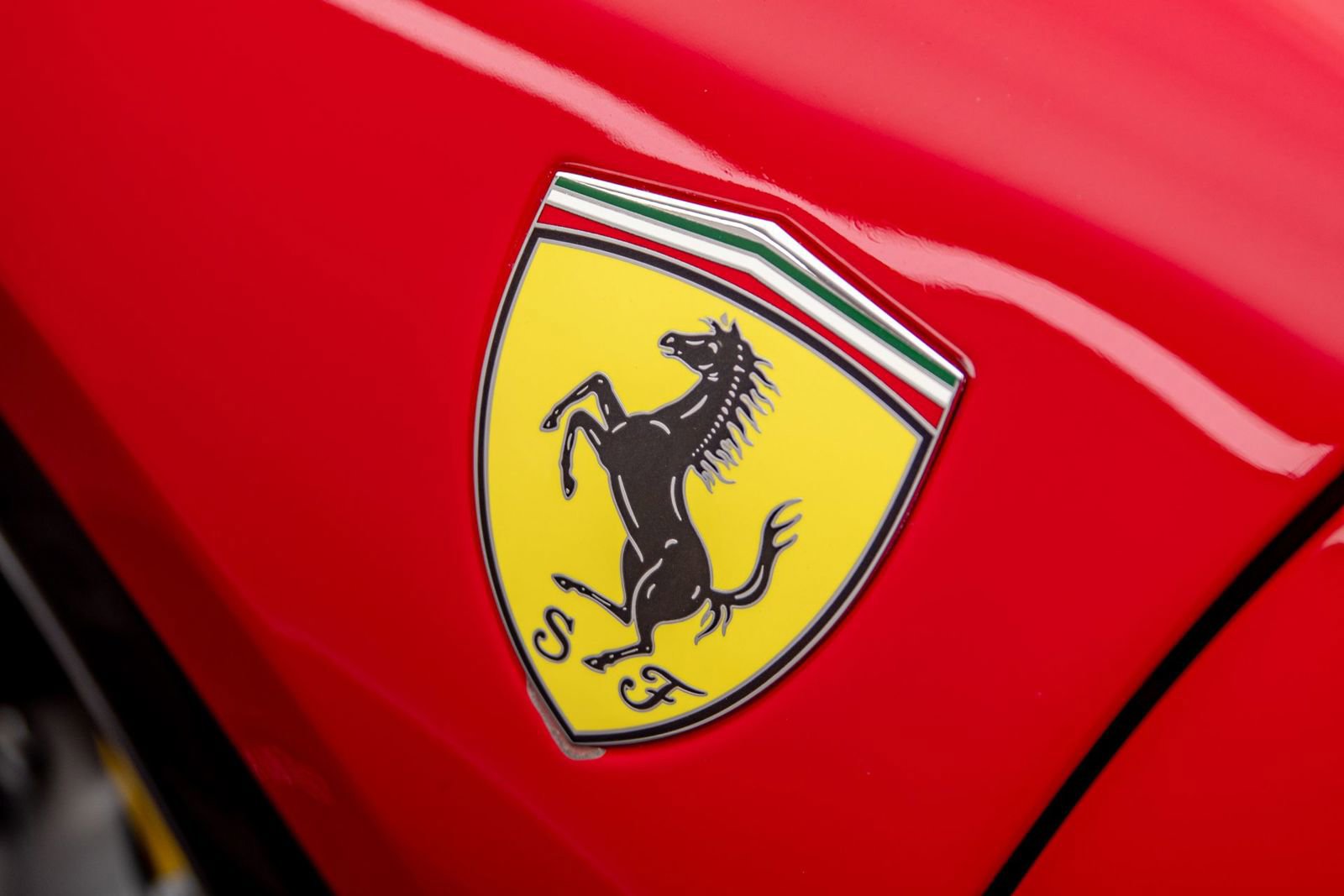 Used 2022 Ferrari F8 Tributo image 39