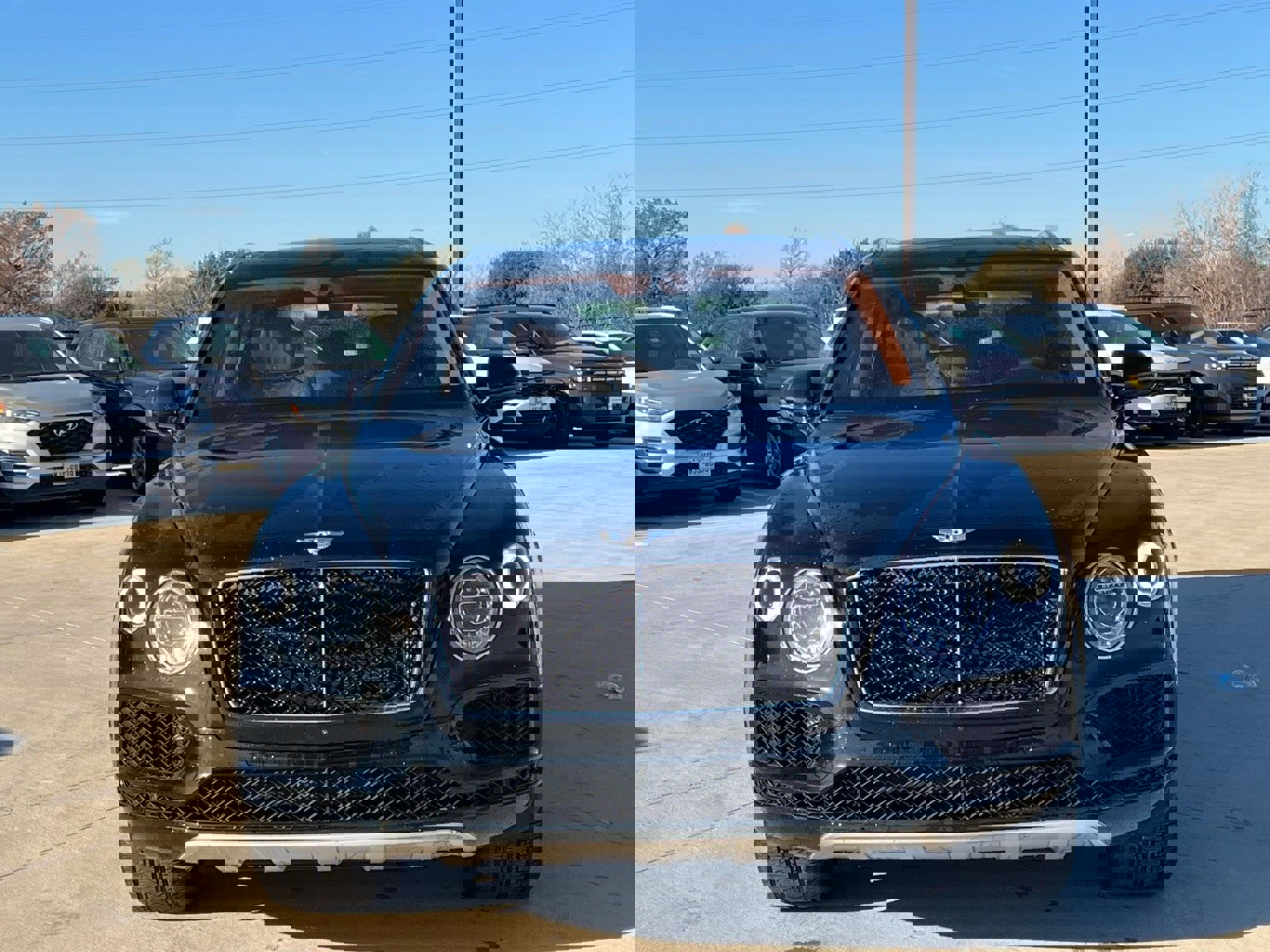 Used 2019 Bentley Bentayga image 2