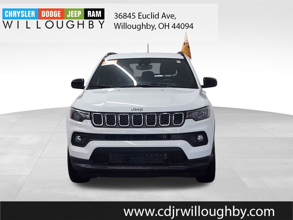 Used 2024 Jeep Compass Latitude image 2