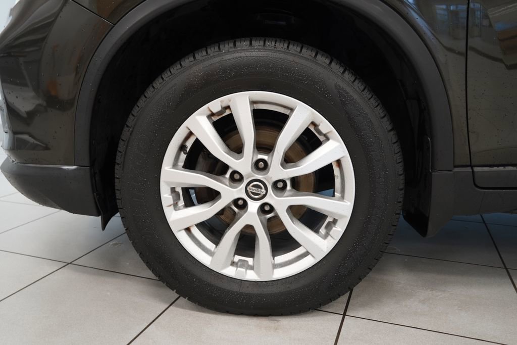 Used 2017 Nissan Rogue SV image 17