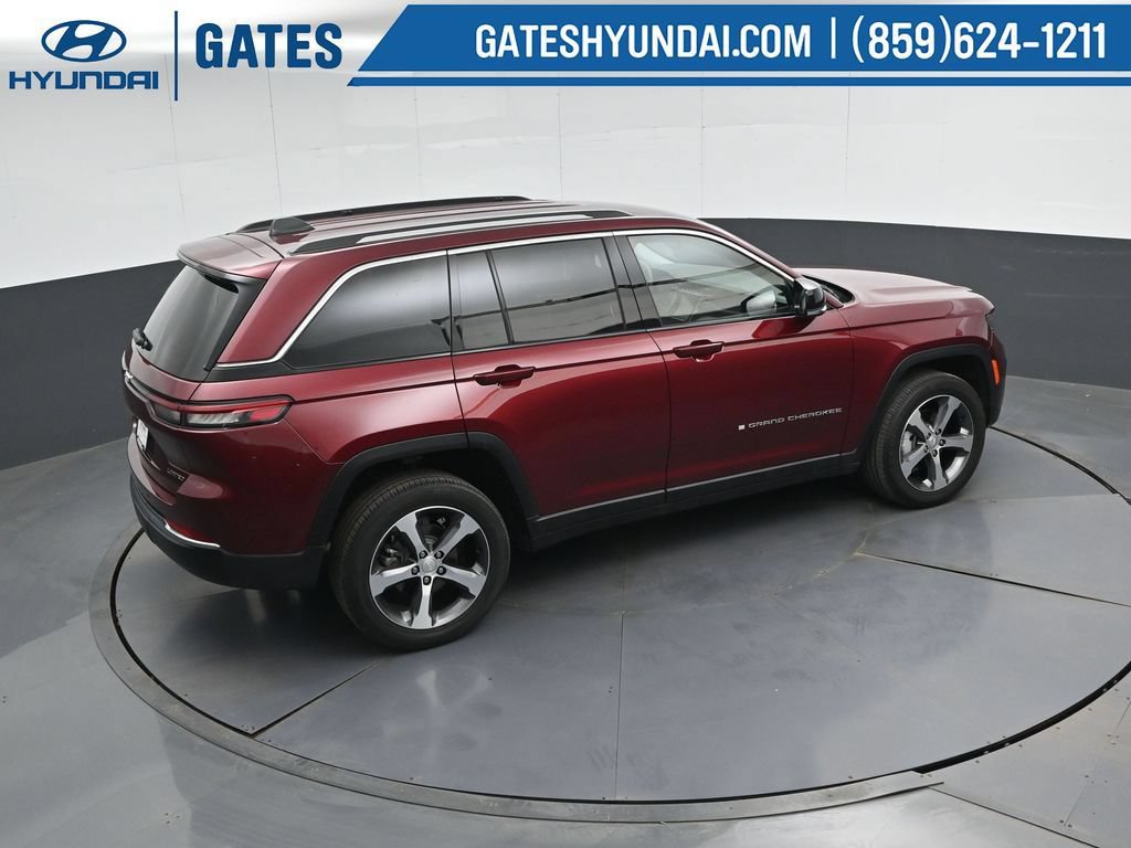 Used 2023 Jeep Grand Cherokee Limited AWD/4WD image 43