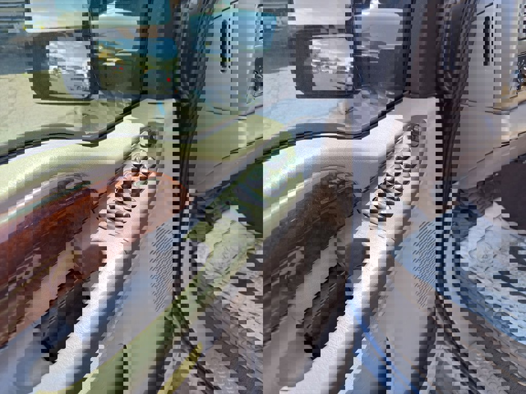 Used 2004 Ford F250 image 9