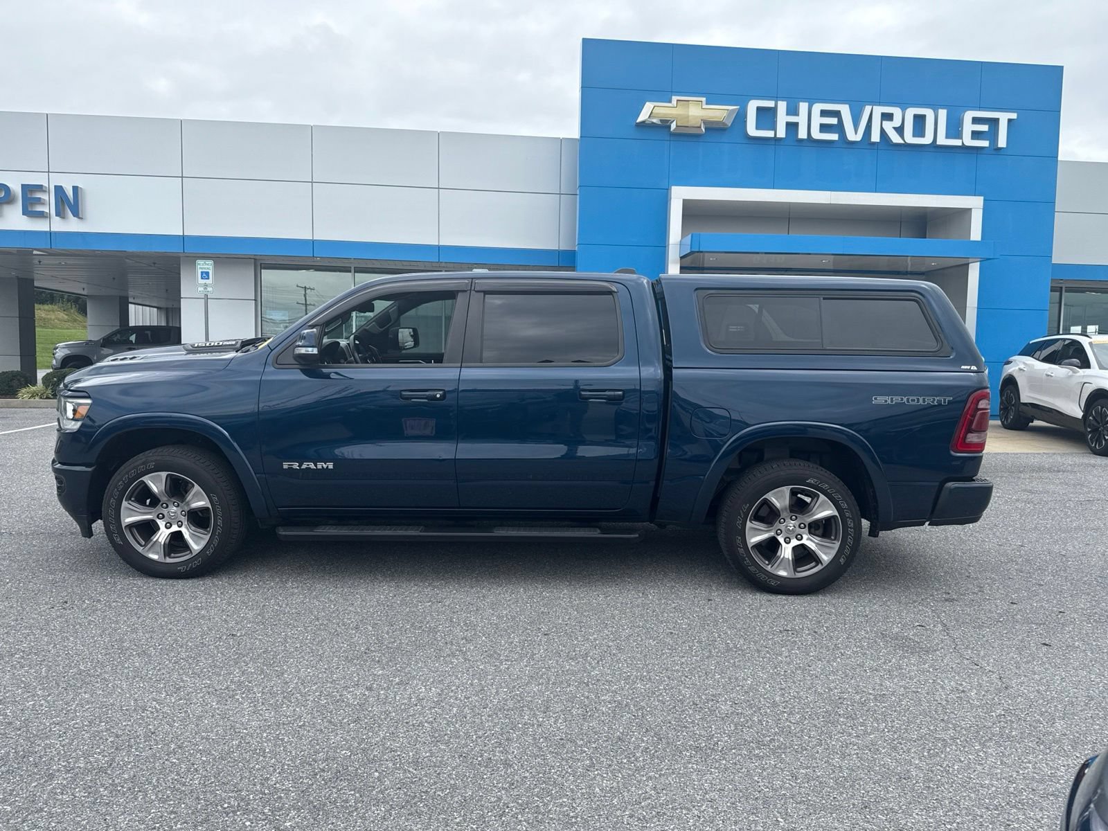 Used 2020 RAM 1500 Laramie w/ Sport Appearance Package AWD/4WD image 9