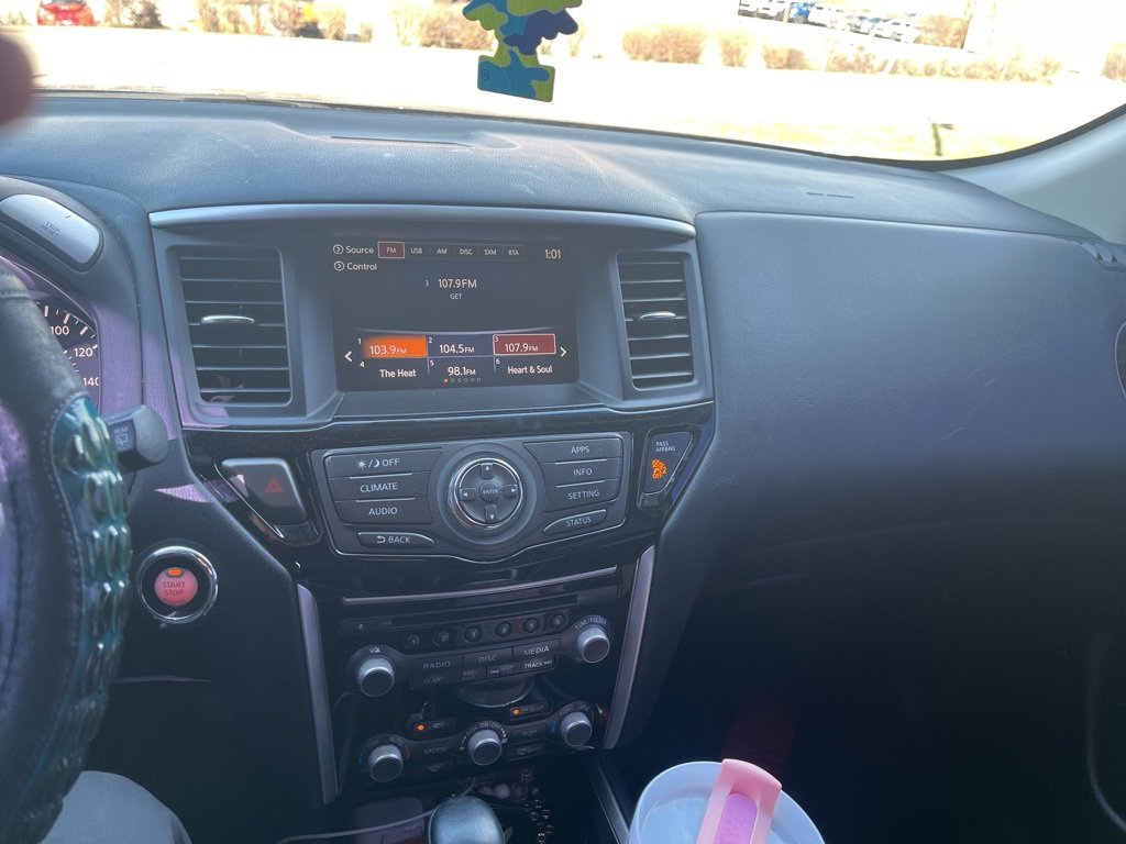 Used 2020 Nissan Pathfinder SV image 12