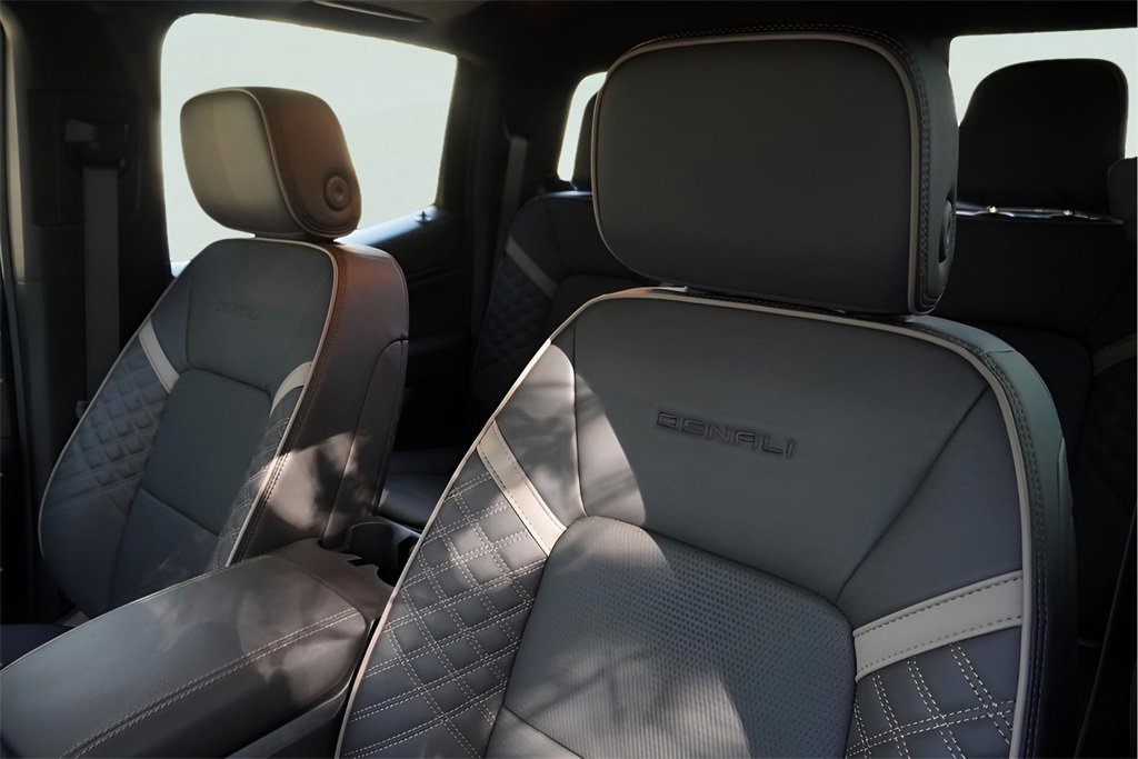 New 2026 GMC Canyon Denali image 11