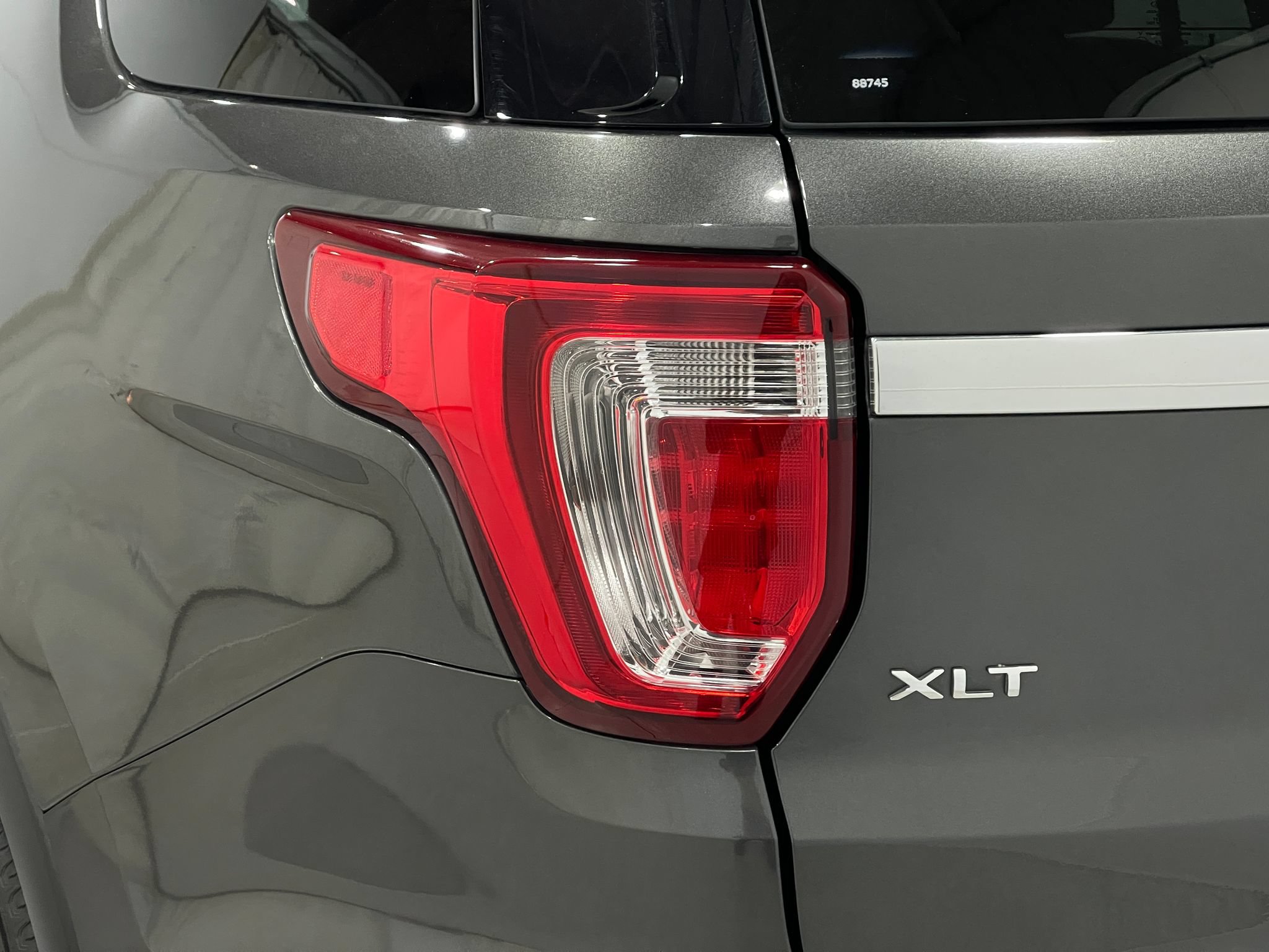 Used 2019 Ford Explorer XLT w/ Equipment Group 202A AWD/4WD image 35