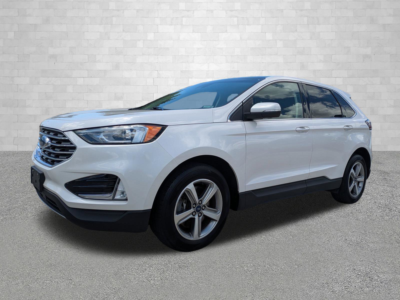 Used 2019 Ford Edge Titanium w/ Cold Weather Package AWD/4WD image 5