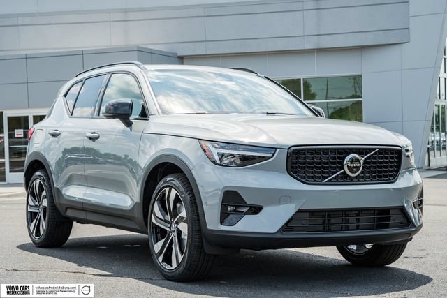New 2026 Volvo XC40 B5 Plus w/ Climate Package AWD/4WD image 1