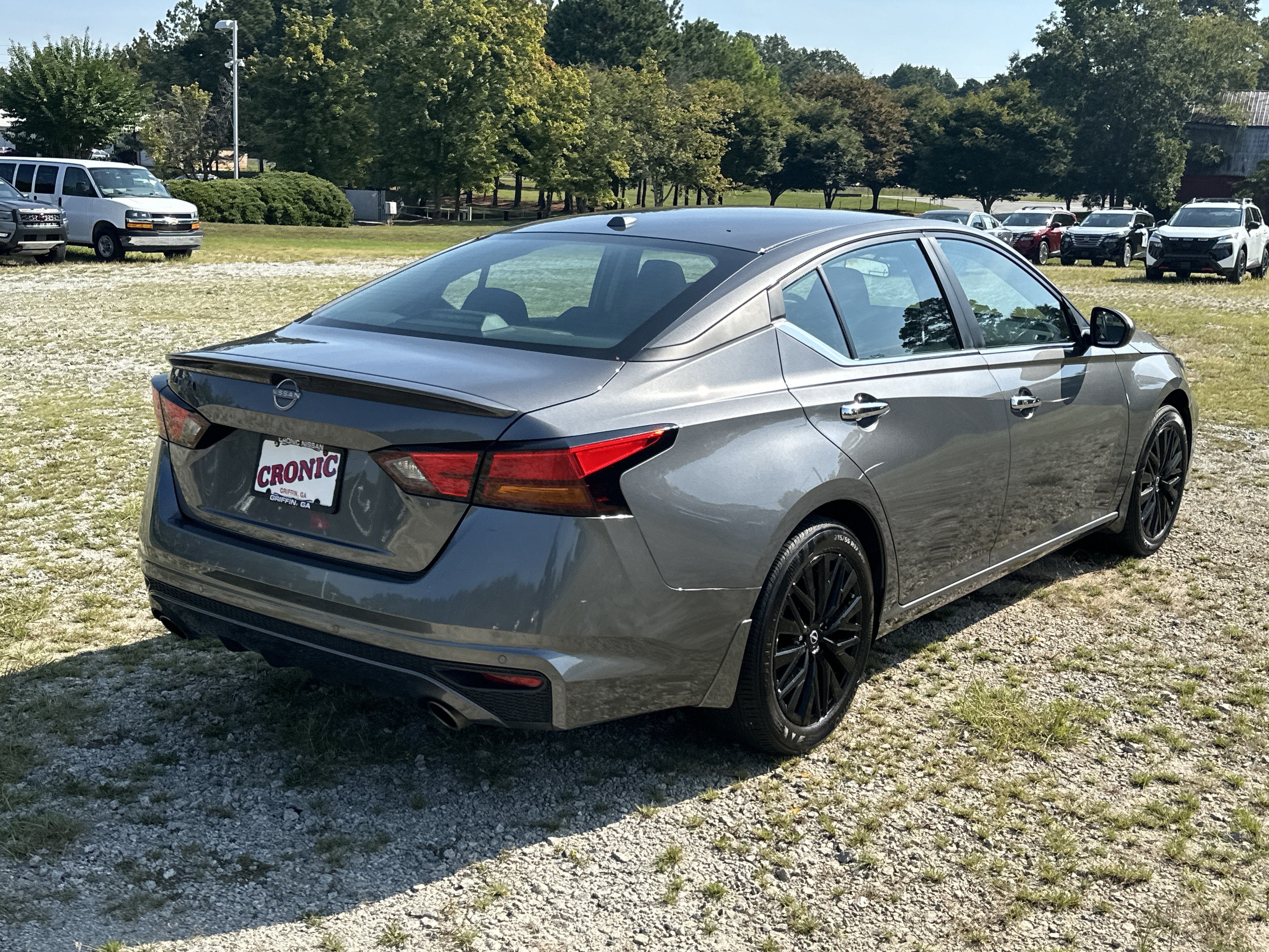 Used 2025 Nissan Altima 2.5 SV w/ SV Special Edition Package FWD image 5