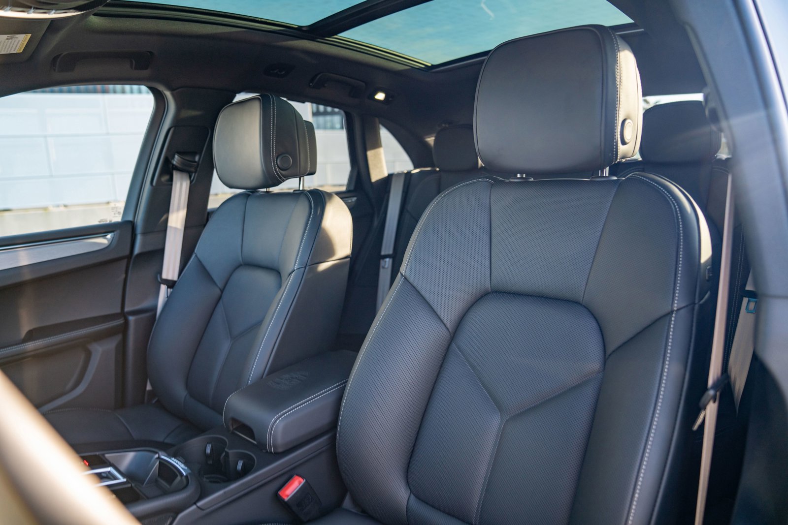 New 2026 Porsche Macan AWD/4WD image 5