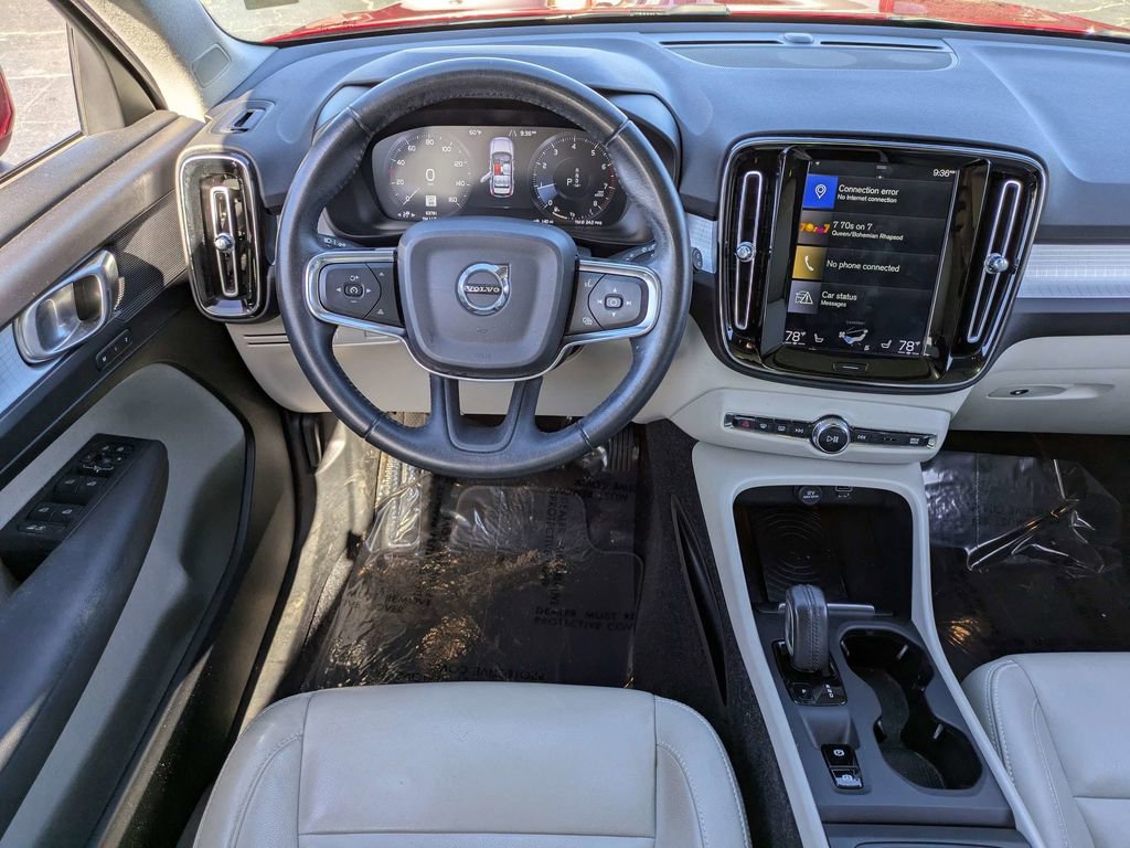 Used 2019 Volvo XC40 T5 Momentum image 17