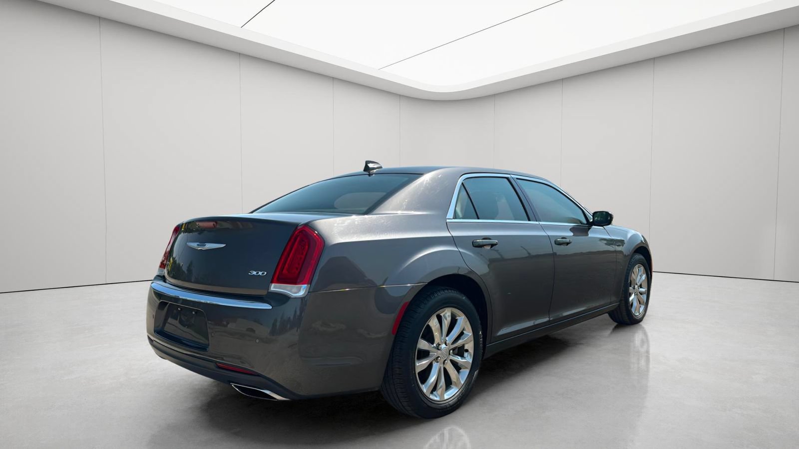 Used 2021 Chrysler 300 Touring L AWD/4WD image 5