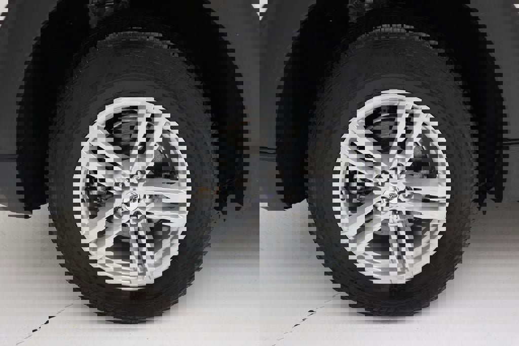 Used 2022 Ford Explorer XLT w/ Equipment Group 202A image 10