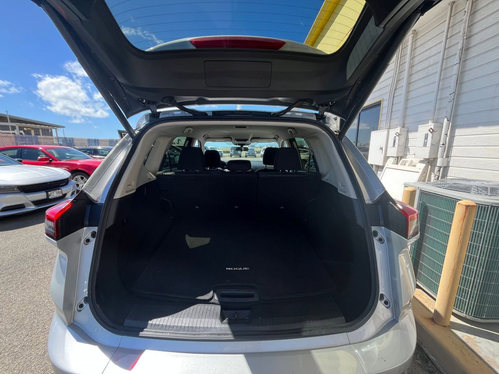 Used 2024 Nissan Rogue SV image 33