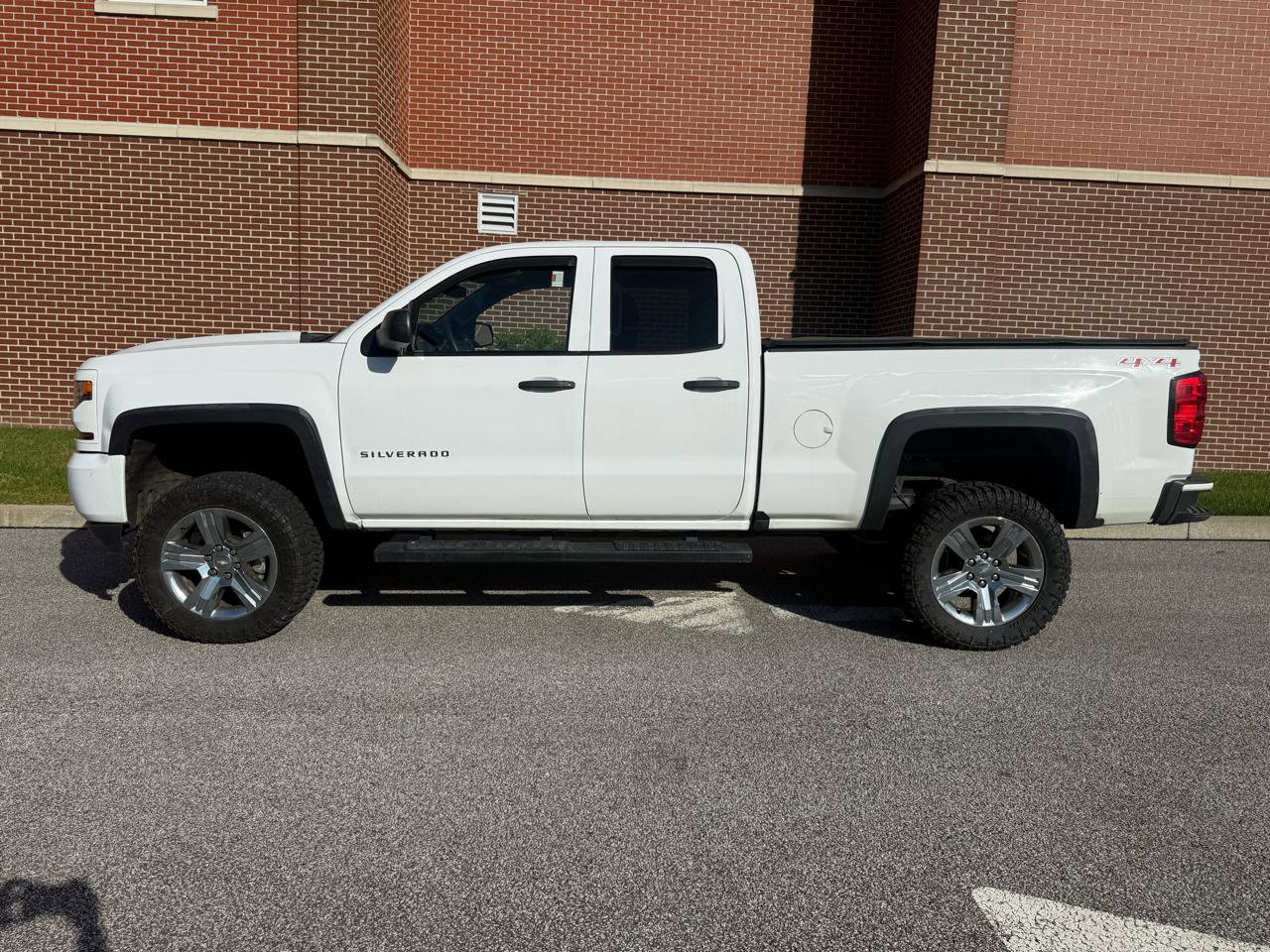 Used 2016 Chevrolet Silverado 1500 Custom w/ Custom Convenience Package AWD/4WD image 5