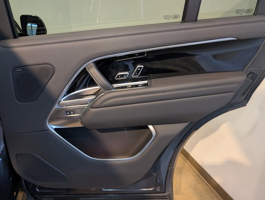 Used 2024 Land Rover Range Rover Long Wheelbase SE image 28