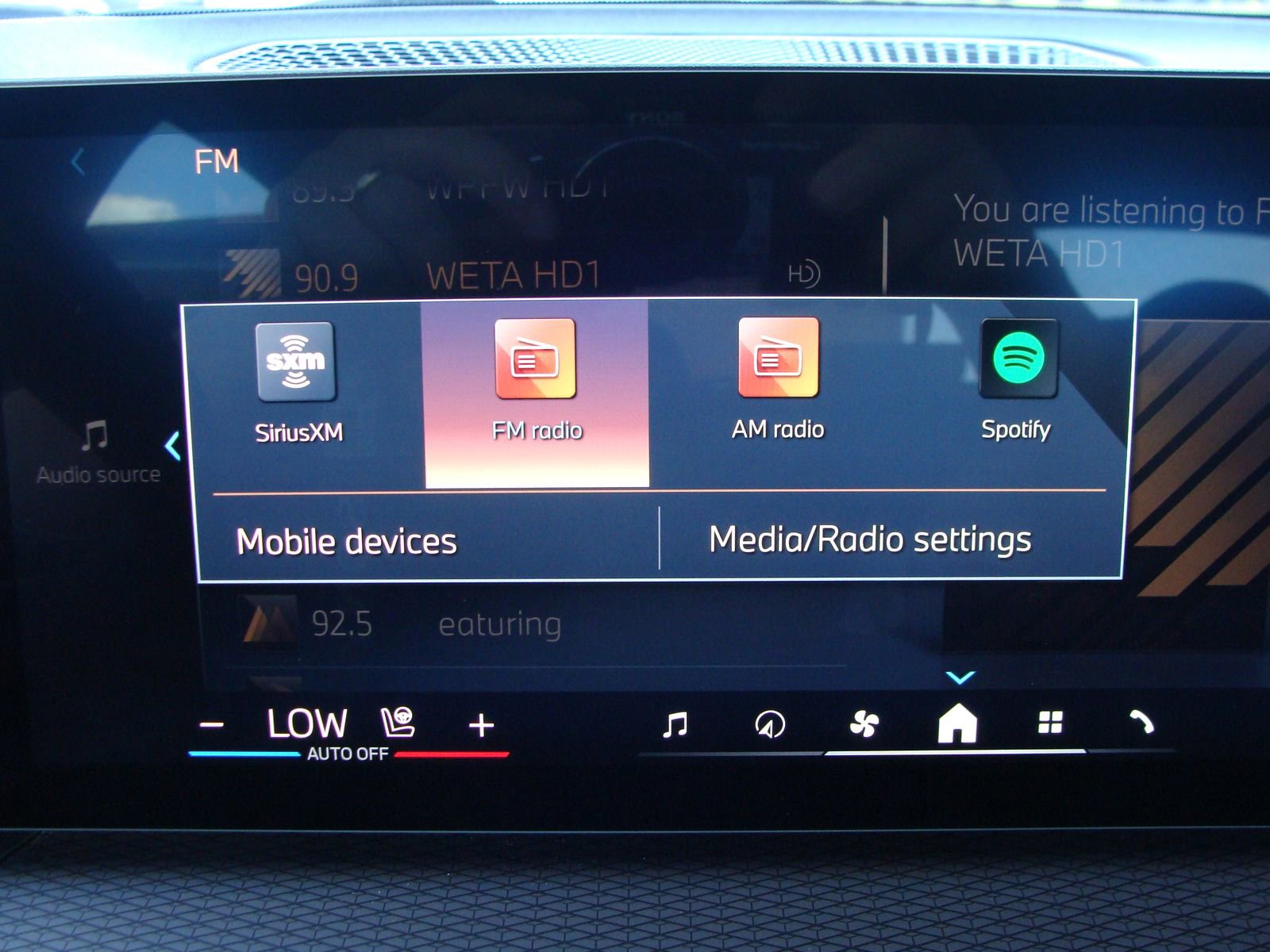 Used 2025 BMW 330i Sedan w/ M Sport Package image 9