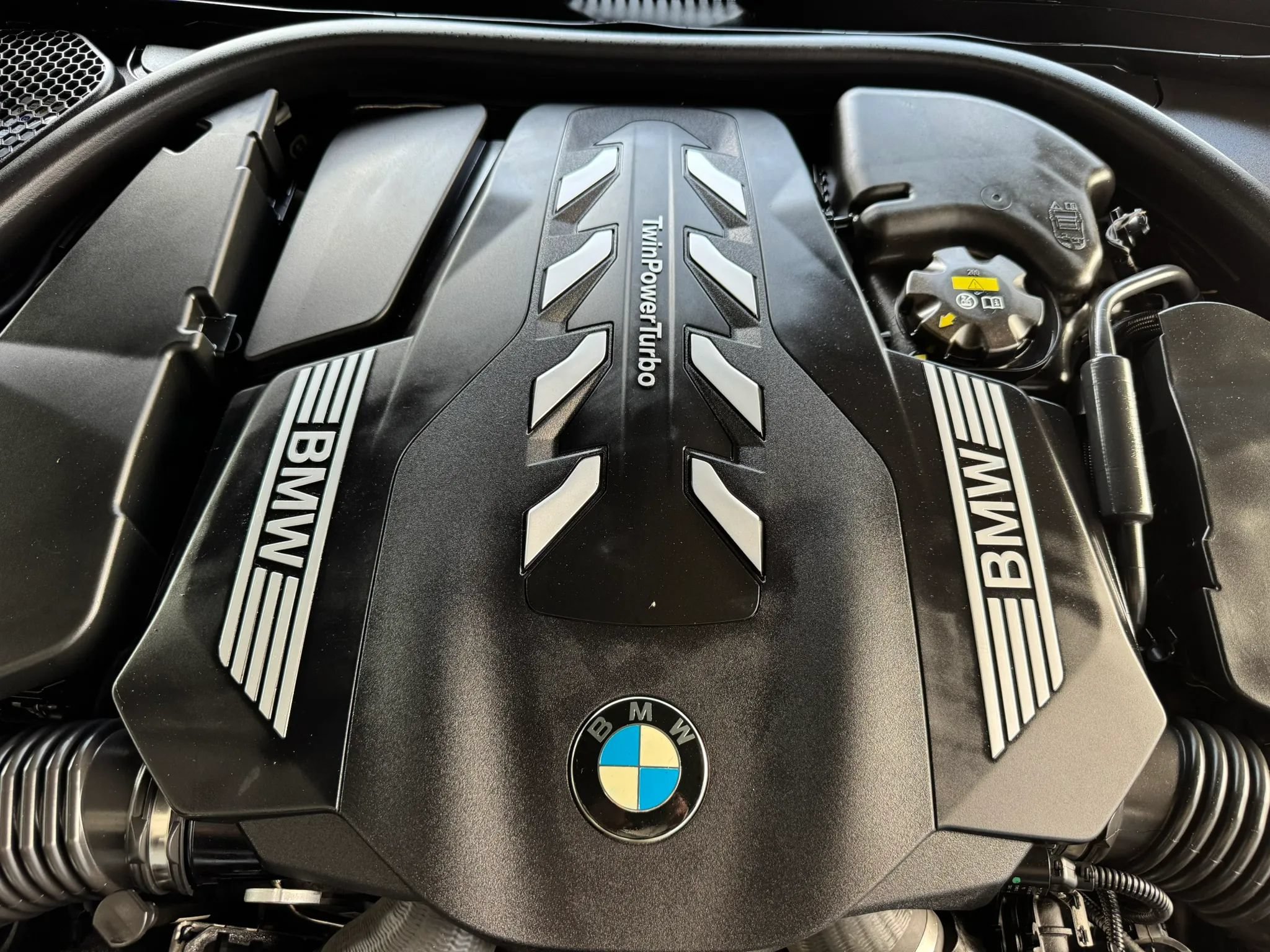 Used 2022 BMW 750i xDrive w/ Executive Package AWD/4WD image 53