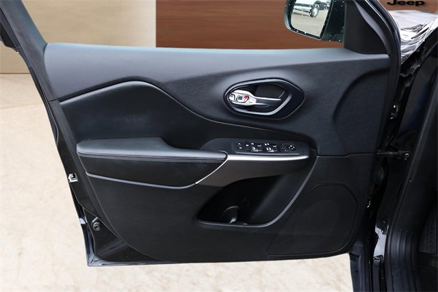 Used 2019 Jeep Cherokee Latitude Plus w/ Comfort/Convenience Group image 11