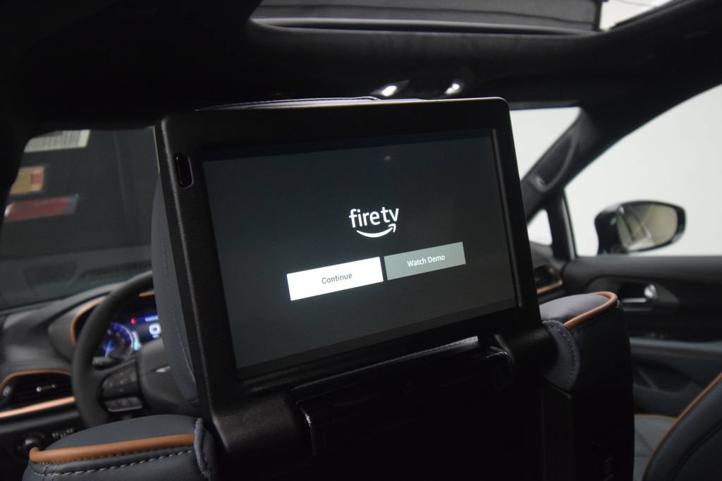 New 2027 Chrysler Pacifica Pinnacle FWD image 32