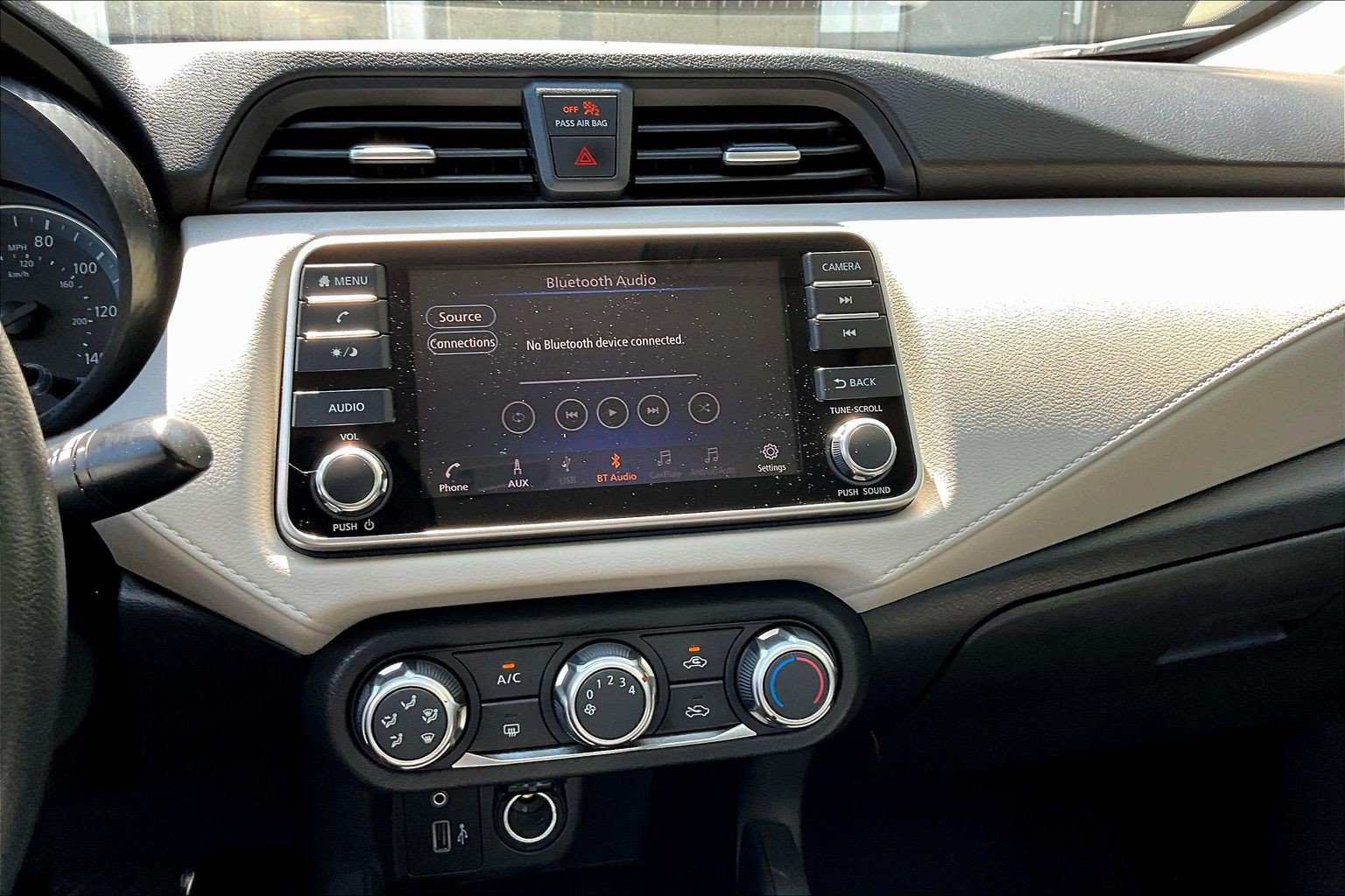 Used 2022 Nissan Versa SV FWD image 13