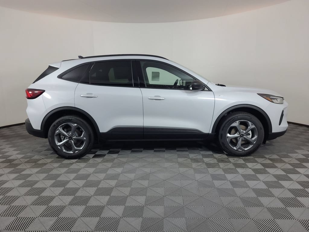 New 2026 Ford Escape ST-Line w/ Tech Pack #1 AWD/4WD image 2