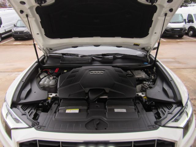 Used 2022 Audi Q8 Premium image 54