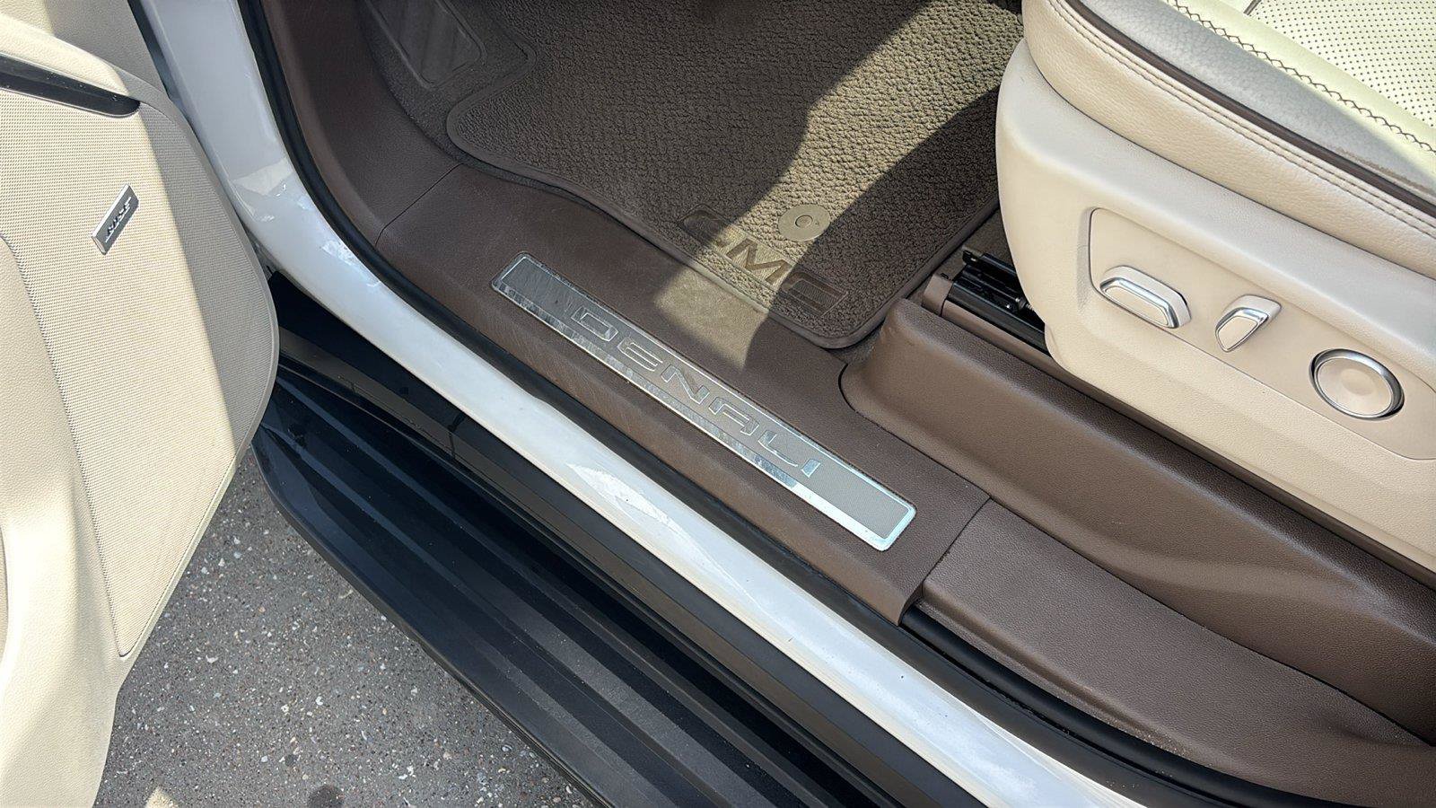 Certified 2023 GMC Yukon XL Denali RWD image 17