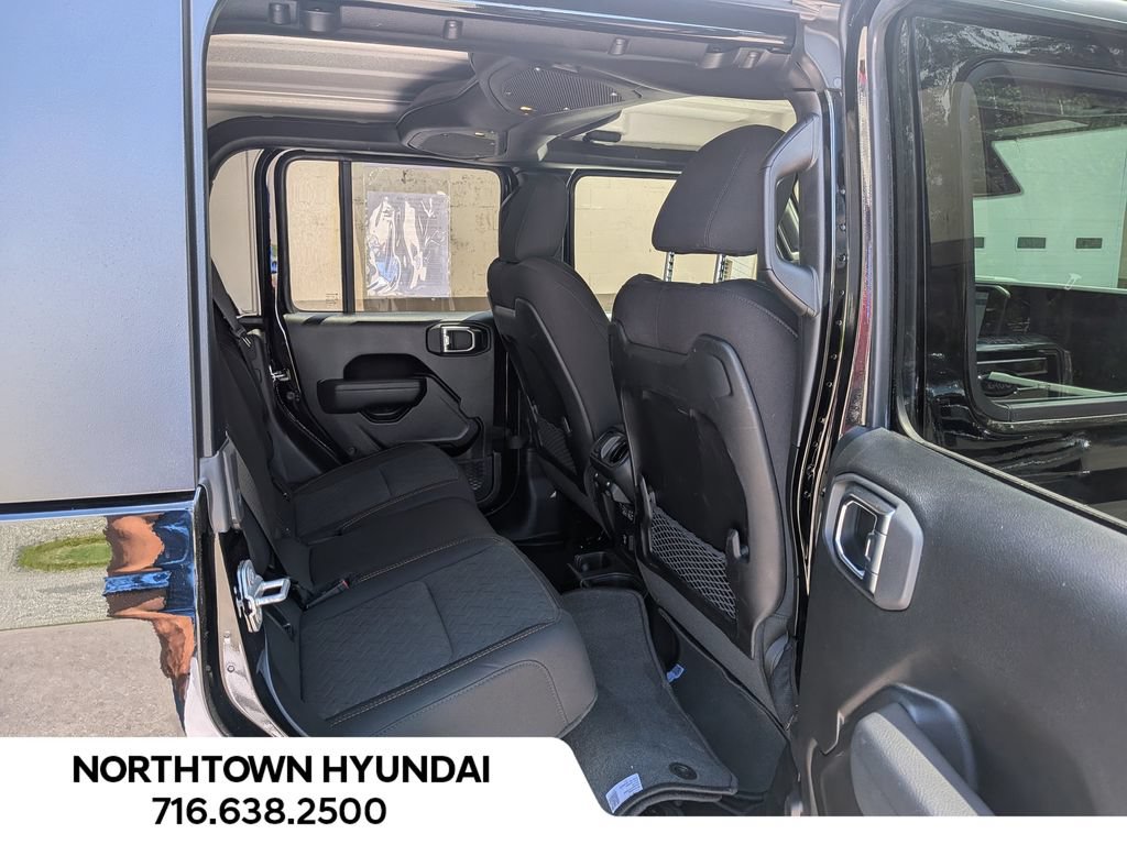 Used 2026 Jeep Gladiator Mojave AWD/4WD image 32