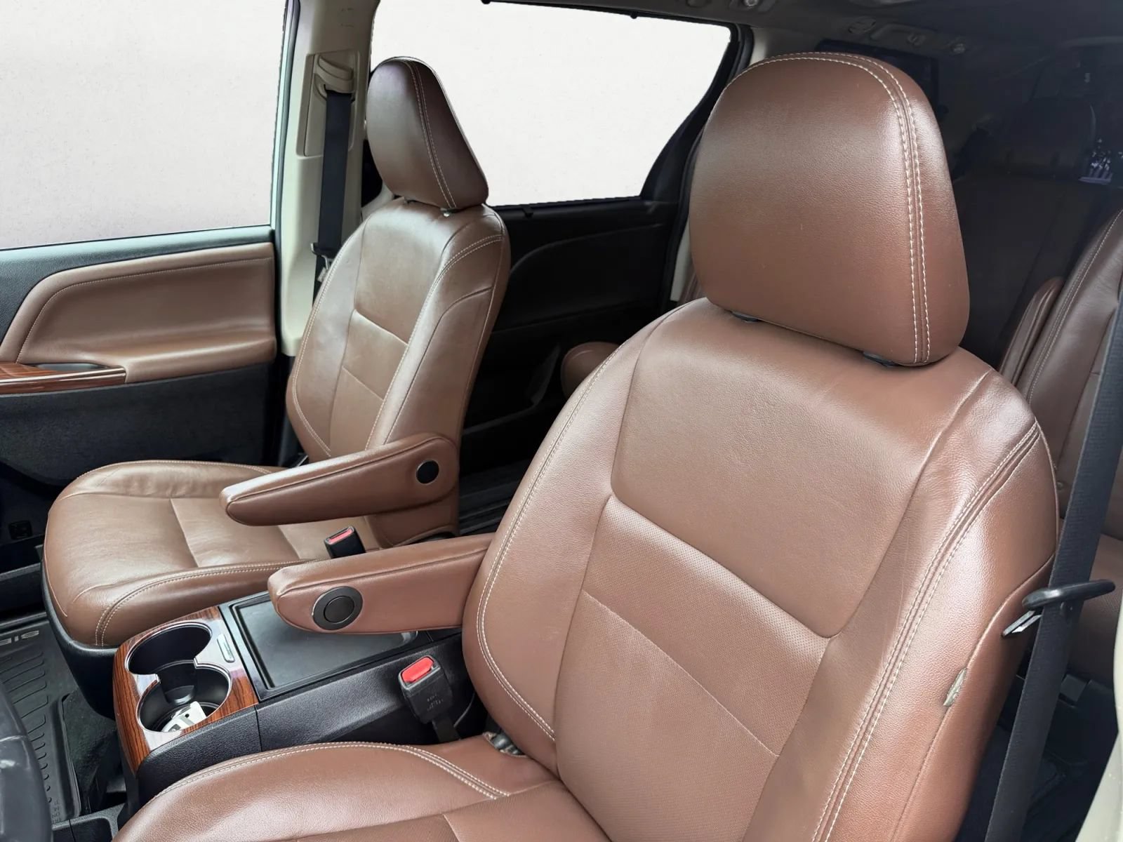 Used 2019 Toyota Sienna Limited Premium w/ Carpet Mat Package AWD/4WD image 16