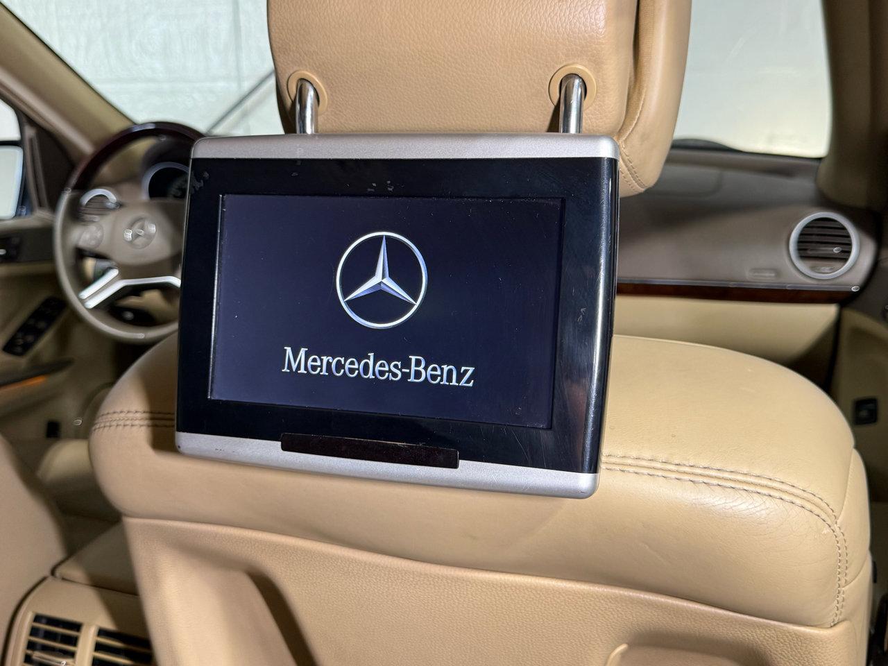 Used 2010 Mercedes-Benz GL 550 4MATIC image 30
