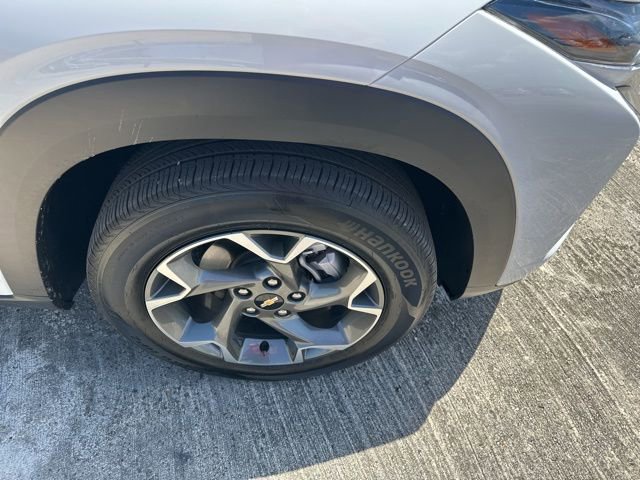 Used 2025 Chevrolet Trax LT w/ LT Convenience Package image 13